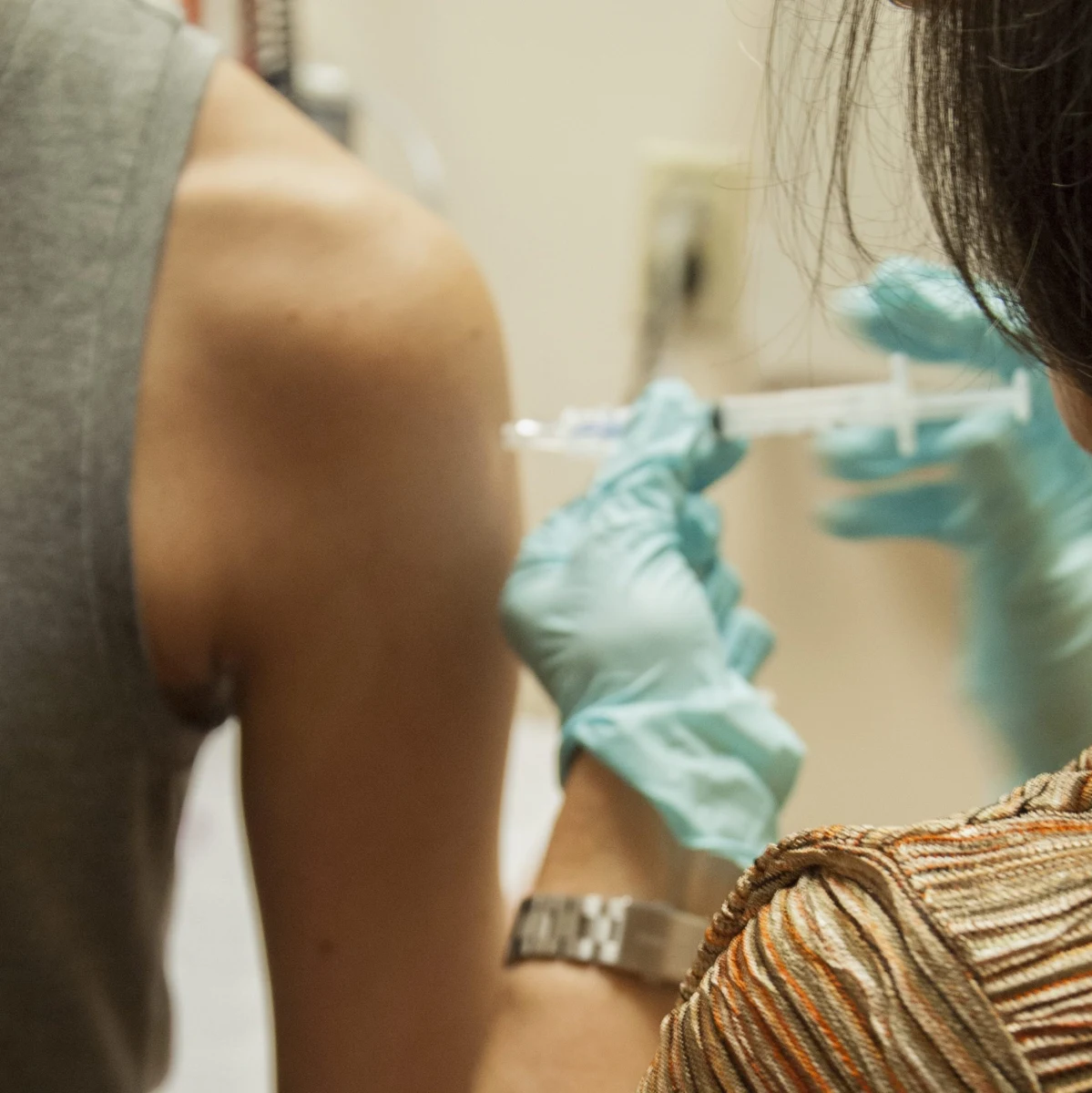 Prestiżowe medyczne czasopismo "The Lancet" krytykuje w najnowszym numerze reakcję świata na epidemię wywołaną przez wirusa Ebola. W komentarzu redakcyjnym pisze, że epidemię gorączki krwotocznej w Afryce Zachodniej można było ograniczyć, gdyby rządy i agencje zajmujące się sprawami opieki zdrowotnej postąpiły zgodnie z rekomendacjami Światowej Organizacji Zdrowia z 2011 roku.