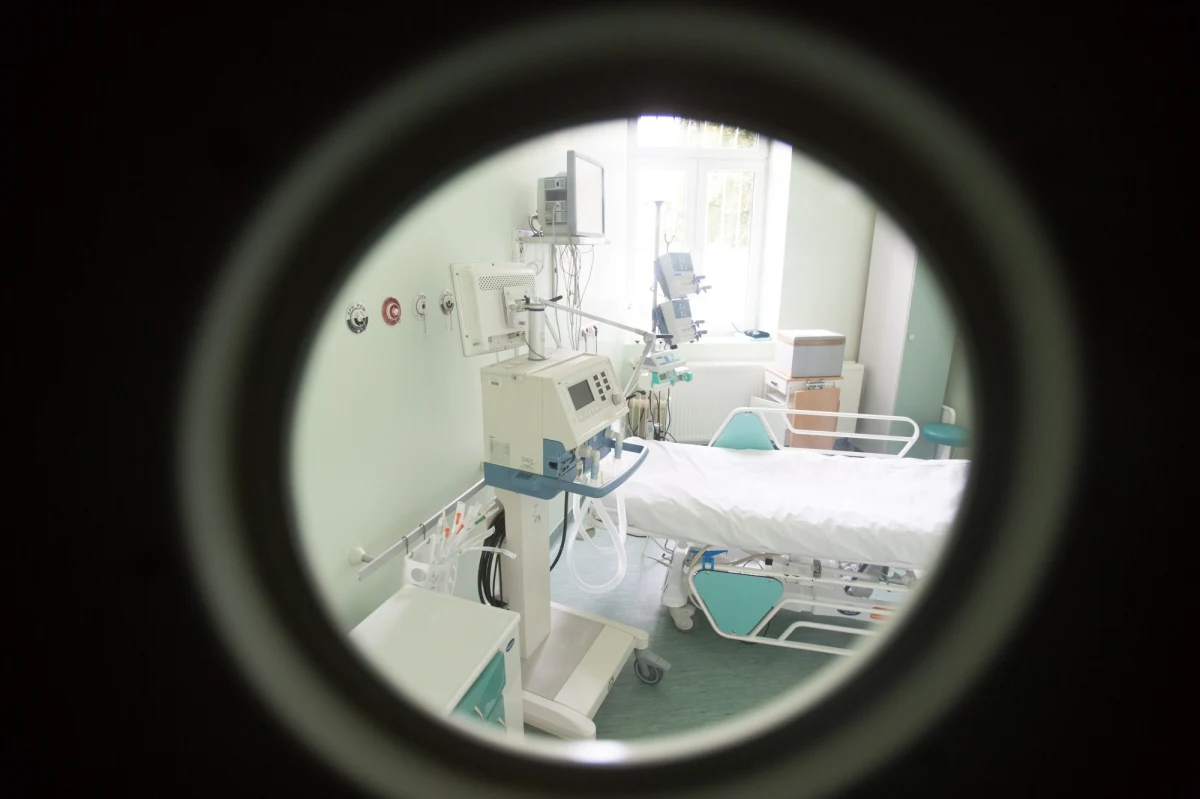 Nowe fakty w sprawie mężczyzny, który trafił do szpitala zakaźnego w Gdańsku po powrocie z Nigerii. Testy wykazały u niego malarię - ustalił nieoficjalnie nasz reporter Kuba Kaługa. Wcześniej Polska Agencja Prasowa podała, że u Nigeryjczyka podejrzewa się ebolę. 