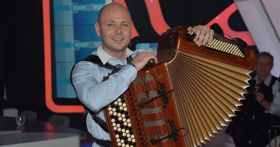 Znany akordeonista i zwycięzca jednego z programów talent show Marcin Wyrostek został ojcem - zdradza "Dziennik Zachodni". 33-letni muzyk i jego żona Alicja cieszą się z narodzin syna Mikołaja. 