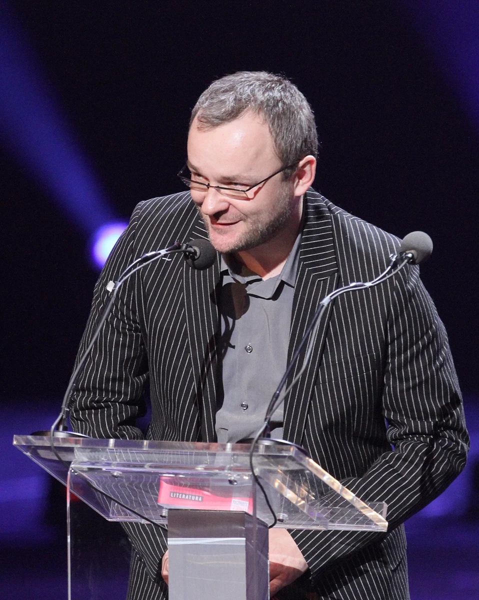 Cztery powieści, dwa tomy poetyckie i autobiografia znalazły się w finałowej siódemce książek nominowanych do literackiej nagrody Nike. Laureata tego prestiżowego wyróżnienia poznamy już 5 października. 