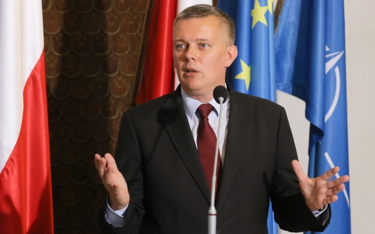 "Efekty szczytu pokazują, że NATO po 25 latach od zakończenia zimnej wojny uznało, że zagrożenia dla Europy są znowu na wschodzie" - powiedział szef MON Tomasz Siemoniak po powrocie ze spotkania w Newport. "NATO przełamało pozimnowojenne tabu" - podkreślił. 