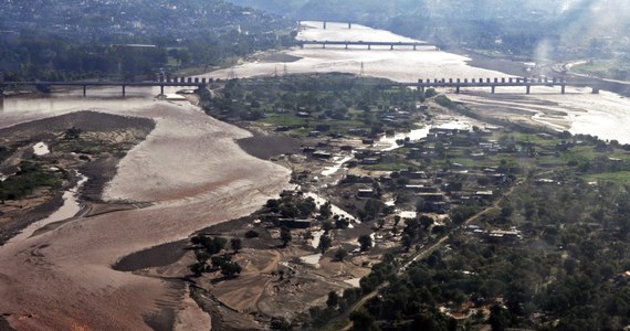 Ponad 170 osób zabiła dotąd powódź, z którą od kilku dni walczy indyjski Kaszmir. W akcji ratunkowej biorą udział tysiące stanowych policjantów i specjalne ekipy. To najgorsza powódź w regionie od 60 lat.