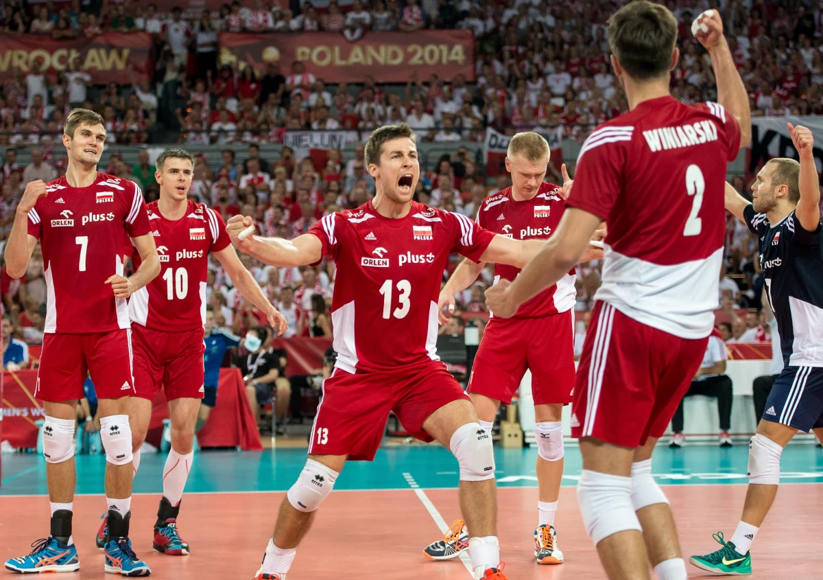 Polscy siatkarze pokonali we Wrocławiu Argentynę 3:0 i z kompletem zwycięstw zakończyli 1. rundę mistrzostw świata. Biało-czerwoni już wcześniej byli pewni udziału w dalszej części turnieju. Zawodnicy mają jednak świadomość wagi kolejnych spotkań. "Każdy następny mecz to walka o życie" - stwierdził przyjmujący polskiej drużyny, Michał Winiarski. 