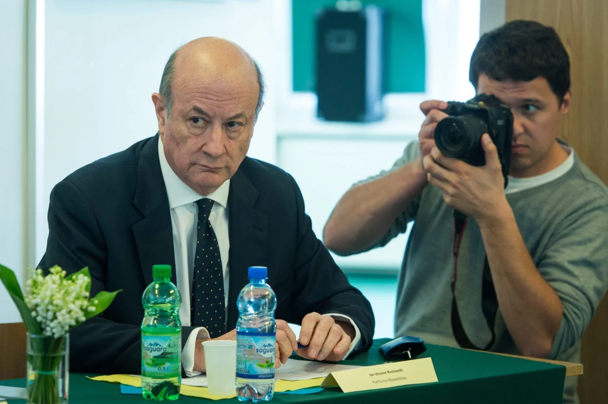 Platforma Obywatelska wydała 233 tys. zł w czasie ostatniej kampanii do europarlamentu, by Jacek Rostowski odniósł sukces i zdobył mandat europosła - pisze poniedziałkowy "Fakt". Z dokumentów finansowych, do których dotarł dziennik wynika, że na czas kampanii partia wynajęła byłemu wicepremierowi apartament w Bydgoszczy.