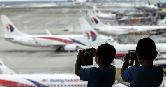 W poniedziałek minęło dokładnie pół roku od zaginięcia w niewyjaśnionych okolicznościach Boeinga 777 linii lotniczych Malaysia Airlines. Wciąż nie wiadomo, co stało się z pasażerami lotu MH370. Nie odnaleziono też żadnych szczątków maszyny. Rodziny zaginionych są sfrustrowane ciągnącymi się poszukiwaniami i brakiem rezultatów. 