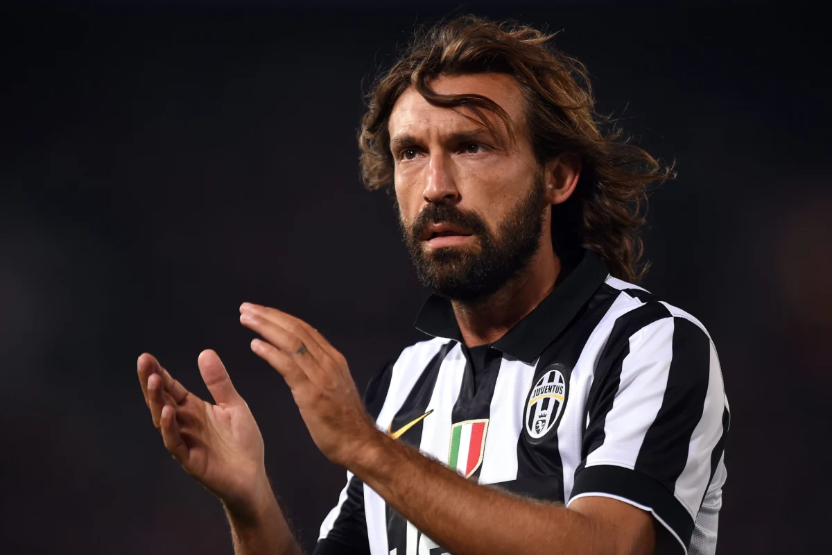 Andrea Pirlo zmienia plany i nie kończy kariery w piłkarskiej reprezentacji Włoch. 35-letni pomocnik Juventusu Turyn przyznał, że do pozostania w drużynie narodowej przekonał go jej nowy selekcjoner, Antonio Conte. 