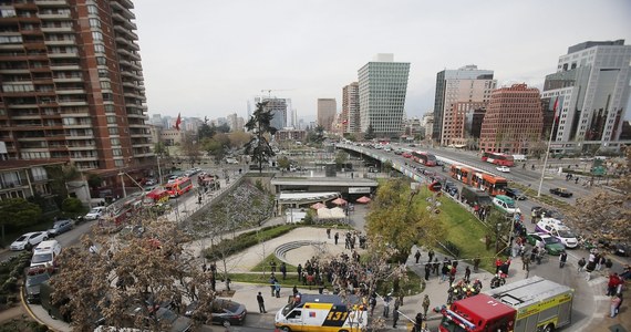 Silna eksplozja wstrząsnęła restauracją szybkiej obsługi obok ruchliwej stacji metra w stolicy Chile - Santiago. Co najmniej 14 osób zostało rannych. Nikt nie przyznał się do zamachu.