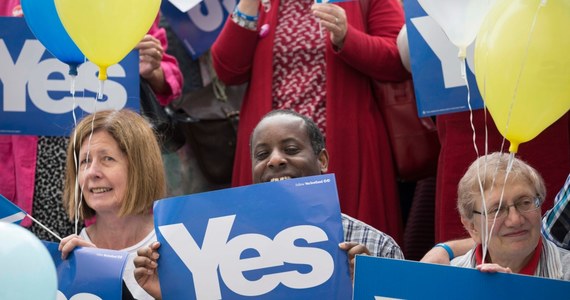 Liczba zwolenników oderwania Szkocji od Zjednoczonego Królestwa wzrosła przy jednoczesnym spadku liczby przeciwników - wynika z sondażu TNS. Referendum w tej sprawie odbędzie się 18 września.  