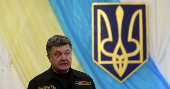 Prezydenci Ukrainy Petro Poroszenko i Rosji Władimir Putin rozmawiali telefonicznie o kwestiach związanych z przestrzeganiem rozejmu na wschodzie Ukrainy. Przywódcy ustalili, że będą stale monitorować te kwestie - poinformowały służby prasowe Poroszenki.