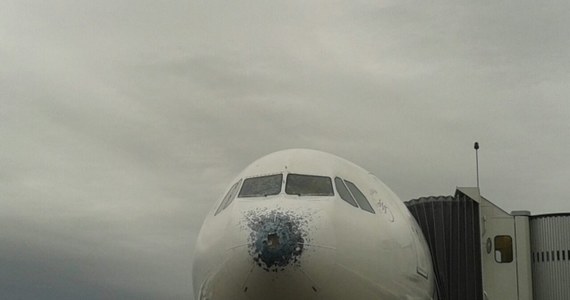 Grad uszkodził samolot linii Air Europa, lecący z Madrytu do Buenos Aires. Jak poinformowała argentyńska stacja telewizyjna TN,   maszyna wylądowała bezpiecznie w stolicy Argentyny.   