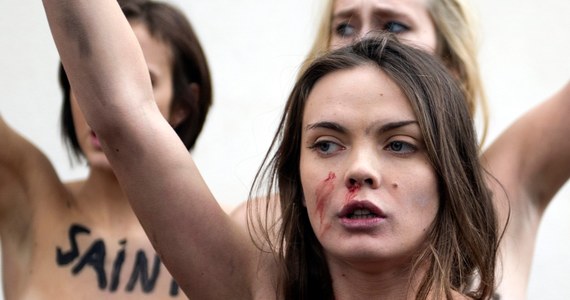 Sąd w Paryżu umorzył sprawę przeciwko dziewięciu aktywistkom organizacji Femen, które w lutym 2013 roku protestowały topless w katedrze Notre Dame. Kobiety demonstrowały przeciwko stanowisku Kościoła katolickiego wobec małżeństw homoseksualnych.