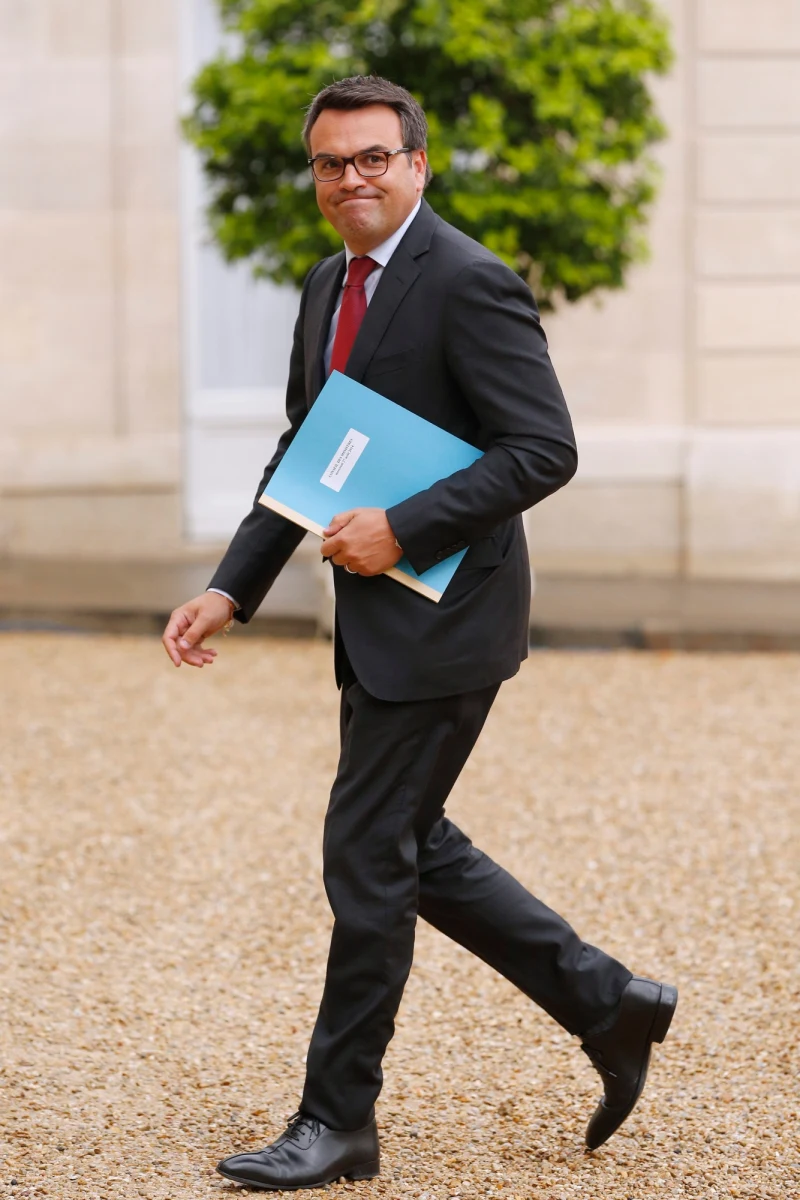 Skandal polityczny we Francji. Według mediów minister handlu zagranicznego Thomas Thevenoud od wielu lat odmawia płacenia podatków, czynszu za mieszkanie i mandatów drogowych. Polityk tłumaczy się chorobą. Ma dość specyficzną fobię: boi się płacenia rachunków. 