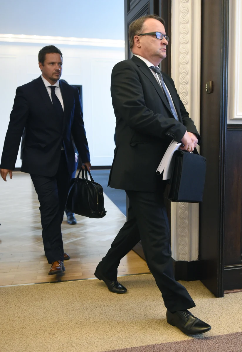 Minister sprawiedliwości chce wyjaśnień w sprawie wypadku w Wejherowie. Marek Biernacki domaga się informacji o tym, dlaczego kierowca, który po pijanemu zabił ciężarną kobietę i jej dziecko, wcześniej był skazywany za jazdę po alkoholu tylko na kary w zawieszeniu. 