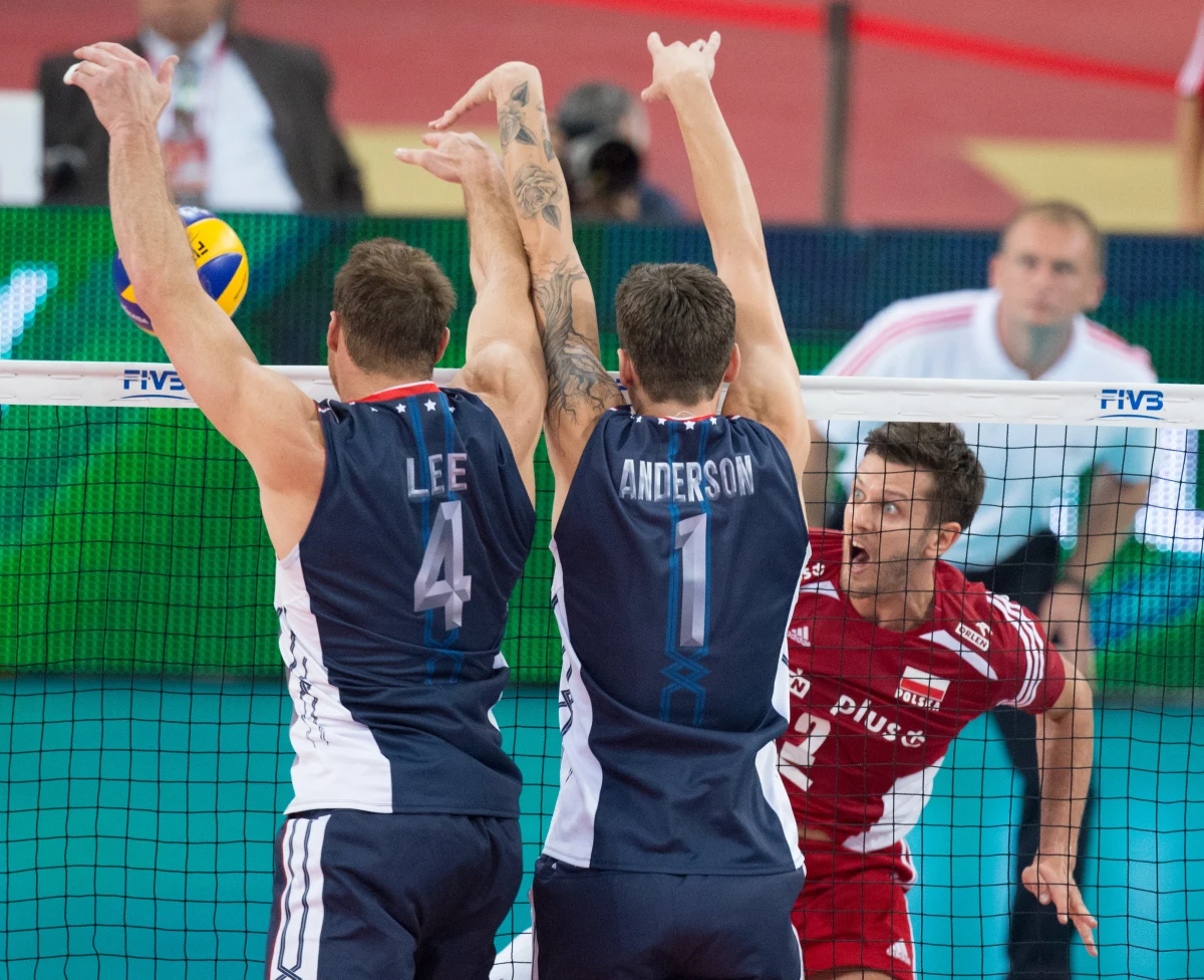 "Zabrakło kilku punktów, by cieszyć się ze zwycięstwa. Stany Zjednoczone postawiły bardzo mocne warunki i wygrały mecz zasłużenie" - mówił Paweł Zagumny, rozgrywający polskiej kadry, po porażce biało-czerwonych z USA (1:3) w drugiej rundzie siatkarskich MŚ. "My się nie załamujemy, bo nie tylko zagraliśmy dobry mecz, ale wiemy też, że możemy się jeszcze lepiej prezentować" - zaznaczał Dawid Konarski.