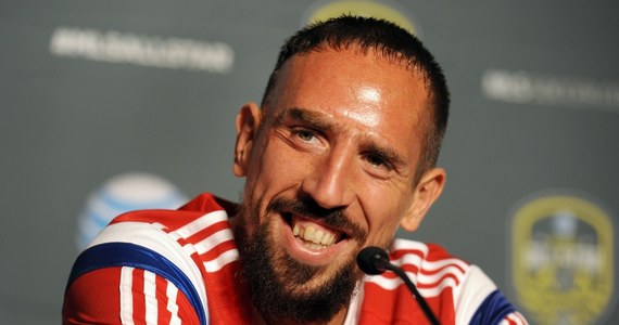 Piłkarz Bayernu Monachium Frank Ribery podtrzymał swoją decyzję o rezygnacji z występów w reprezentacji Francji. Tym samym zignorował ostrzeżenia szefa UEFA Michela Platiniego, który za nieobecność w kadrze narodowej groził mu zawieszeniem w klubie.