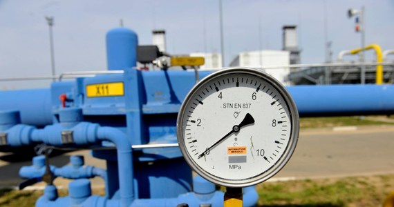 Od ubiegłego tygodnia rosyjski Gazprom "realizuje zadanie stabilizowania strumienia eksportowego na poziomie minimalnych zobowiązań kontraktowych" - poinformowała agencja Interfax, powołując się na źródło w branży gazowej. Według niej, we wtorek jedynym krajem, do którego Gazprom zwiększył dostawy, była Turcja.