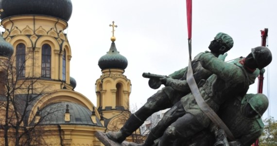 "Pomnik Polsko-Radzieckiego Braterstwa Broni nie wróci na Pragę. Decyzja zapadła w kuluarach PO” - powiedział „Gazecie Wyborczej” jeden z polityków Platformy Obywatelskiej. 
