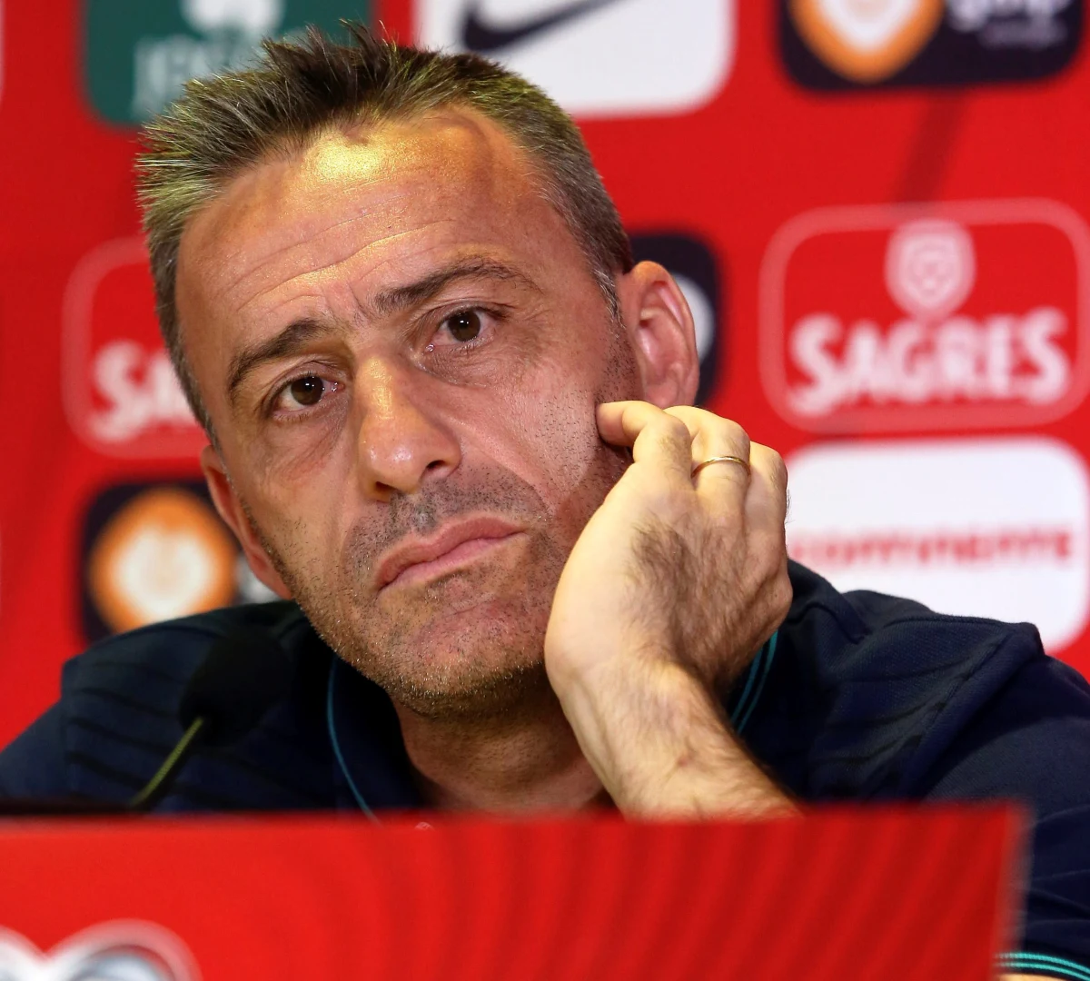 Portugalska Federacja Piłkarska rozwiązała kontrakt z selekcjonerem reprezentacji tego kraju Paulo Bento. W inauguracyjnej kolejce eliminacji Euro 2016 kadra Portugalii sensacyjnie przegrała u siebie z Albanią 0:1.