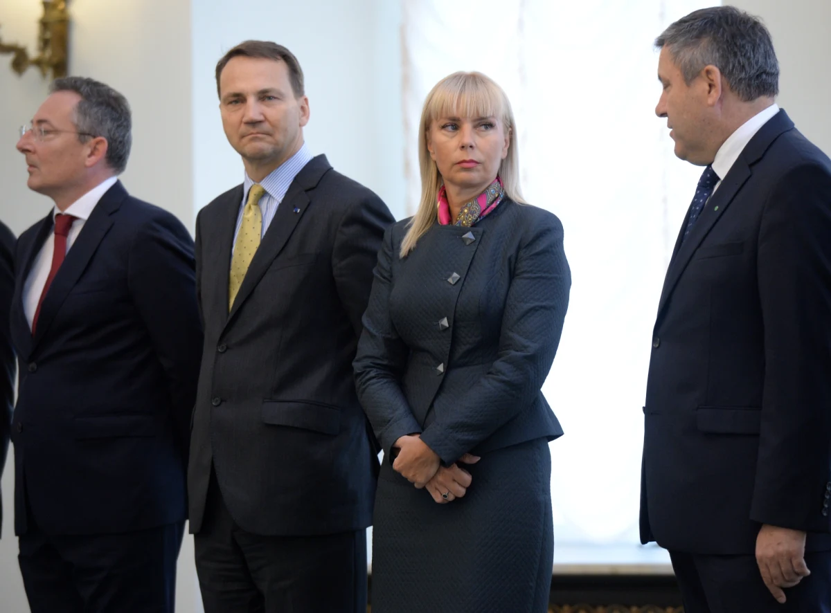 Ponad 200 eurodeputowanych będzie przesłuchiwać w Parlamencie Europejskim Elżbietę Bieńkowską. Przesłuchanie potrwa co najmniej 3 godziny. Część pytań eurodeputowani zadadzą na piśmie - Bieńkowska niedługo je otrzyma. Na odpowiedź będzie miała czas do 26 września.