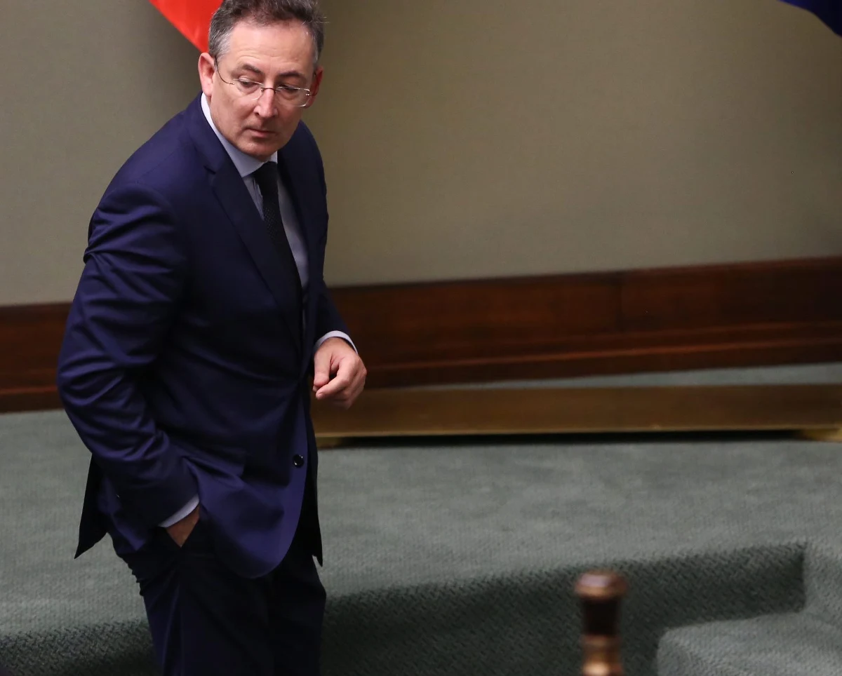 "Nowy rząd jest już poukładany. Będzie kilka niespodzianek dużego kalibru" - mówił w Kontrwywiadzie RMF FM wicepremier Janusz Piechociński. Gość Konrada Piaseckiego ujawnił także, że w nowym gabinecie Ewy Kopacz nie będzie Bartłomieja Sienkiewicza. A co jeszcze mówi się w sejmowych kuluarach? 