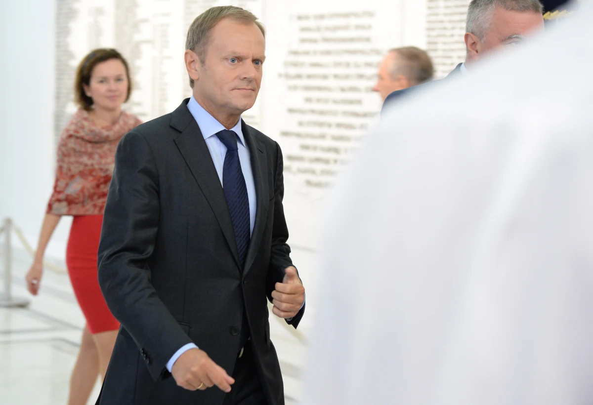 „Bierzcie się do roboty, bo teraz to wy za wszystko odpowiadacie” – tak według Janusza Piechocińskiego (54 l.) miał powiedzieć Donald Tusk (57 l.) podczas ostatniego spotkania koalicyjnego. I rzeczywiście – Tusk na Parkowej coraz rzadziej rozmawia o nowym rządzie. Za to bawi się do późna – pisze „Fakt.pl”.