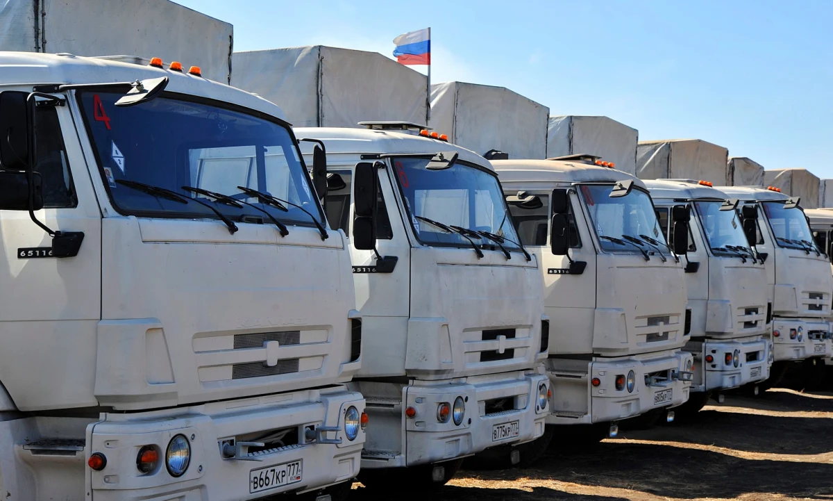 Drugi rosyjski konwój z pomocą humanitarną wjechał na Ukrainę bez kontroli ze strony Czerwonego Krzyża oraz straży granicznej i służb celnych - podała w sobotę OBWE. Straż graniczna i służby celne Rosji przeprowadziły "przyspieszoną" odprawę pierwszych 40 ciężarówek, a kolejnych 180 pojazdów nie skontrolowano w ogóle. 