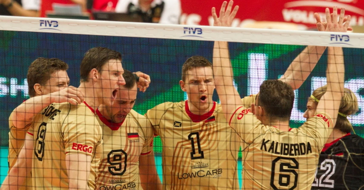 Rosja pokonała w Katowicach Niemcy 3:0 (25:17, 25:18, 26:24) w sobotnim meczu siatkarskich mistrzostw świata. Wcześniej Brazylia wygrała z Kanadą 3:0 (25:19, 25:23, 29:27) i pozostała liderem grupy F.