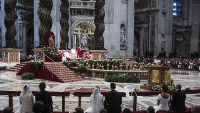 „Małżeństwo to nie serial”. Wyjątkowa ceremonia z udziałem papieża