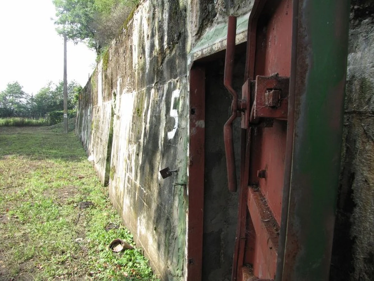 Pod koniec XIX wieku wokół Wrocławia zbudowano blisko 40 budowli wojennych. Obiekty wciąż okryte są tajemnicą. Dzisiaj możecie zajrzeć do jednego z nich, to fort piechoty numer 9 przy ulicy Pełczyńskiej.