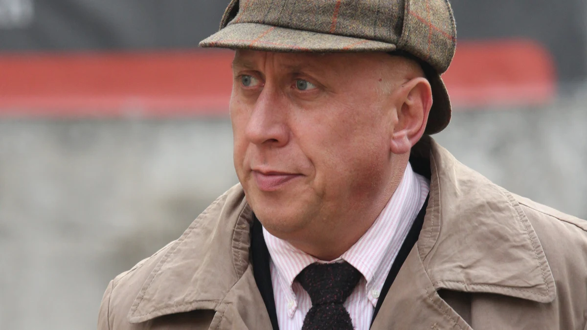 Informacja o tym, że dyrektor Krakowskiego Oddziału Instytutu Pamięci Narodowej i zarazem radny klubu Platformy Obywatelskiej w sejmiku województwa małopolskiego (nie będący jednak członkiem tej partii) doktor Marek Lasota będzie kandydował  na prezydenta Krakowa z rekomendacji Prawa i Sprawiedliwości wywołała zrozumiały szok w lokalnych strukturach PO, a zwłaszcza w ich kierownictwie.