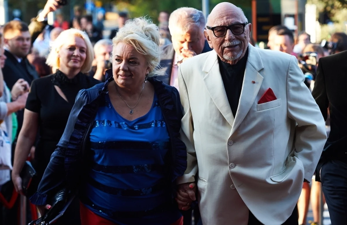 Pokazem filmu "Potop Redivivus" - zrekonstruowanego cyfrowo i na nowo zmontowanego filmu Jerzego Hoffmana - rozpoczął się 39. Festiwal Filmowy w Gdyni. W tym roku o główną nagrodę festiwalu - Złote Lwy - walczyć będzie 13 filmów.