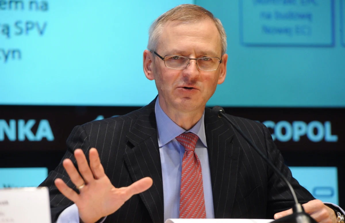 Co najmniej 1 milion 140 tysięcy złotych przez półtora roku zarobił szef rządowej spółki Polskie Inwestycje Rozwojowe Mariusz Grendowicz. 
Dziś po godzinie 15 Rada Nadzorcza ma go wyrzucić z pracy - ustalił nasz dziennikarz Krzysztof Berenda.