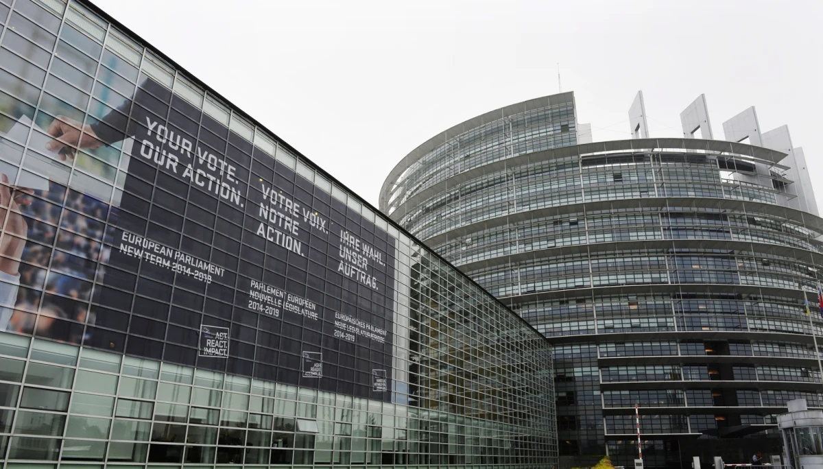 ​Parlament Europejski ratyfikował w Strasburgu umowę stowarzyszeniową UE-Ukraina. Dzięki temu układowi Kijów i Bruksela połączą się międzynarodowym traktatem, który stwarza możliwości głębokiej współpracy między nimi.
