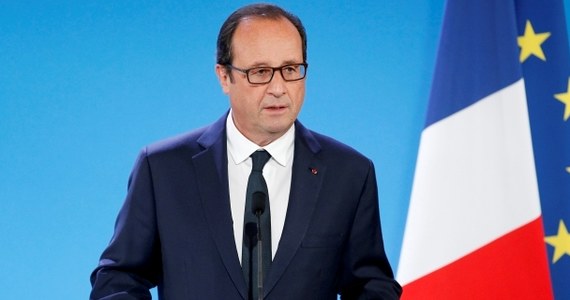Władze Iraku wszczęły dochodzenie w sprawie opublikowania na Twitterze zdjęć paszportu prezydenta Francois Hollande’a – donoszą nadsekwańskie media. Widać na nich dane osobowe francuskiego przywódcy, w tym wszystkie urzędowe numery identyfikacyjne. Fotografie miały zostać zrobione na lotnisku w Bagdadzie w czasie niedawnej wizyty Hollande’a w Iraku w sprawie walki z terrorystami z Państwa Islamskiego.
