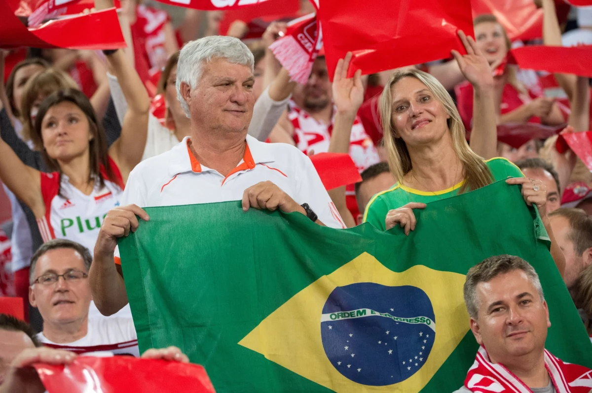 Polscy siatkarze bez wyjścia na parkiet mogą dziś awansować do półfinału mistrzostw świata. By tak się stało, musi zostać spełniony jeden warunek - Rosjanie muszą wygrać z obrońcami tytułu Brazylijczykami. Wczoraj, po emocjonującym pojedynku, biało-czerwoni pokonali "Canarinhos" 3:2.