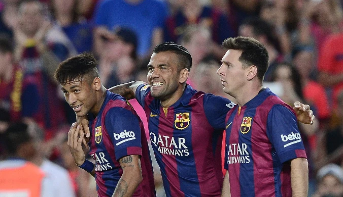 Dani Alves wyleczył kontuzję i zagra z Apoelem