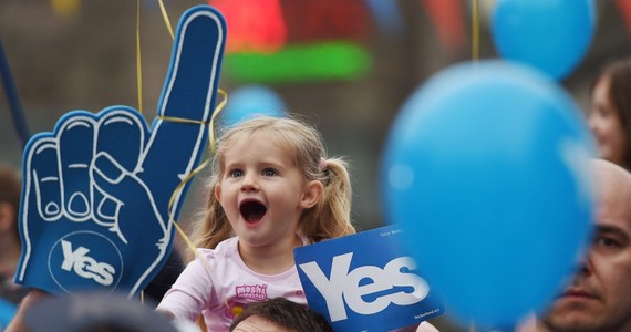 Poparcie dla niepodległości Szkocji wzrosło do 49 proc. - wynika z sondażu ośrodka Ipsos MORI opublikowanego w przeddzień referendum. W czwartek mieszkańcy mają zadecydować o tym, czy Szkocja oderwie się od Wielkiej Brytanii czy pozostanie częścią Zjednoczonego Królestwa.