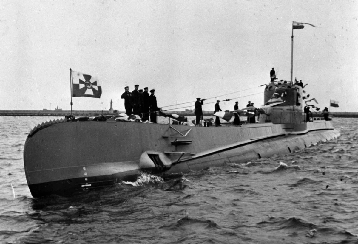 "Orzeł" był najnowocześniejszym okrętem podwodnym II RP. Jego wojenna historia, niejasne zachowanie pierwszego dowódcy, brawurowa ucieczka z portu w Tallinie do Wielkiej Brytanii i dotąd niewyjaśnione zaginięcie zbudowały legendę "Orła", która trwa do dzisiaj.