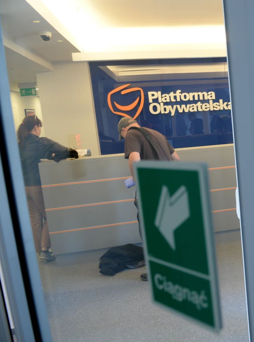 Gdyby wybory parlamentarne odbyły się we wrześniu wygrałaby PO z 38 proc. poparcia, PiS ujęte wraz z Polską Razem i Solidarną Polską uzyskałoby 33 proc. - wynika z sondażu CBOS przeprowadzonego już po wyborze Donalda Tuska na szefa Rady Europejskiej i po złożeniu dymisji rządu.