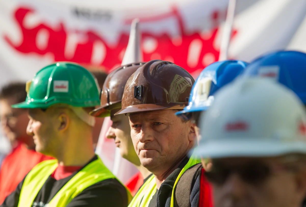 Górnicy będą demonstrować w Warszawie. Kilkutysięczna manifestacja ma się odbyć w dniu expose nowej premier Ewy Kopacz. Tak ustalił i ogłosił przed chwilą międzyzwiązkowy komitet protestacyjny. Chcemy, żeby nowa pani premier miała świadomość, że problemy górnictwa wciąż nie zostały rozwiązane - mówią związkowcy.