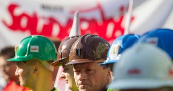 Górnicy będą demonstrować w Warszawie. Kilkutysięczna manifestacja ma się odbyć w dniu expose nowej premier Ewy Kopacz. Tak ustalił i ogłosił przed chwilą międzyzwiązkowy komitet protestacyjny. Chcemy, żeby nowa pani premier miała świadomość, że problemy górnictwa wciąż nie zostały rozwiązane - mówią związkowcy.