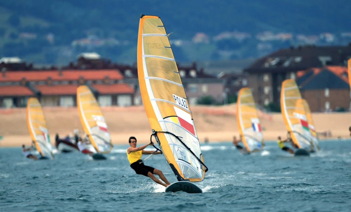 Przemysław Miarczyński (SKŻ Ergo Hestia Sopot) zdobył w hiszpańskim Santander srebrny medal żeglarskich mistrzostw świata w windsurfingowej klasie RS:X. Czwarte miejsce zajął Piotr Myszka (AZS AWFiS Gdańsk). 