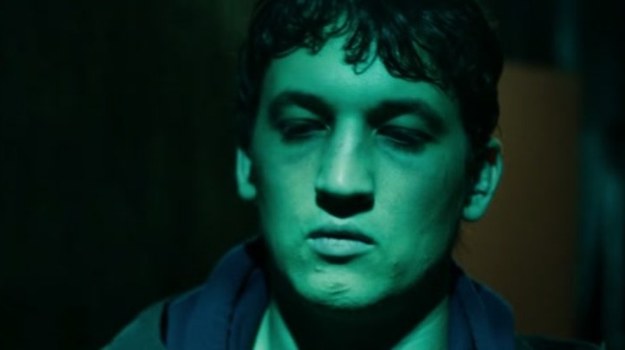 "Whiplash" to zdobywca Grand Prix 30 edycji najważniejszego festiwalu kina niezależnego Sundance w USA oraz nagrody publiczności.
Andrew (Miles Teller) to młody perkusista, który stara się osiągnąć doskonałość. Fletcher, wykładowca prestiżowego konserwatorium (JK Simmons) jest bardzo wymagającym nauczycielem. Jego metody dydaktyczne są okrutne; zmusza uczniów do nieludzkiego wysiłku, często poniża. Andrew jest gotowy na wszelkie poświęcenia, aby stać się muzykiem idealnym. Przejmujący obraz pokazujący ludzką determinację w dążeniu do ideału. Wspaniałe kreacje aktorskie.
