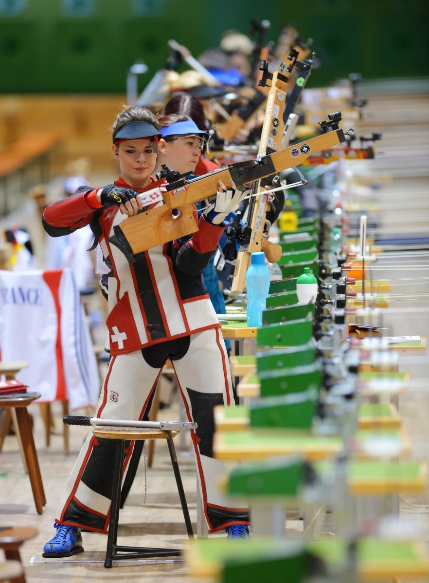 Polska drużyna kobiet zdobyła złoty medal strzeleckich mistrzostw świata w konkurencji karabin trzy postawy (3x20 z 300 m), ustanawiając rekord globu wynikiem 1717 pkt. Mistrzostwa Świata w strzelectwie odbyły się w hiszpańskiej Granadzie.