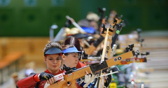 Polska drużyna kobiet zdobyła złoty medal strzeleckich mistrzostw świata w konkurencji karabin trzy postawy (3x20 z 300 m), ustanawiając rekord globu wynikiem 1717 pkt. Mistrzostwa Świata w strzelectwie odbyły się w hiszpańskiej Granadzie.