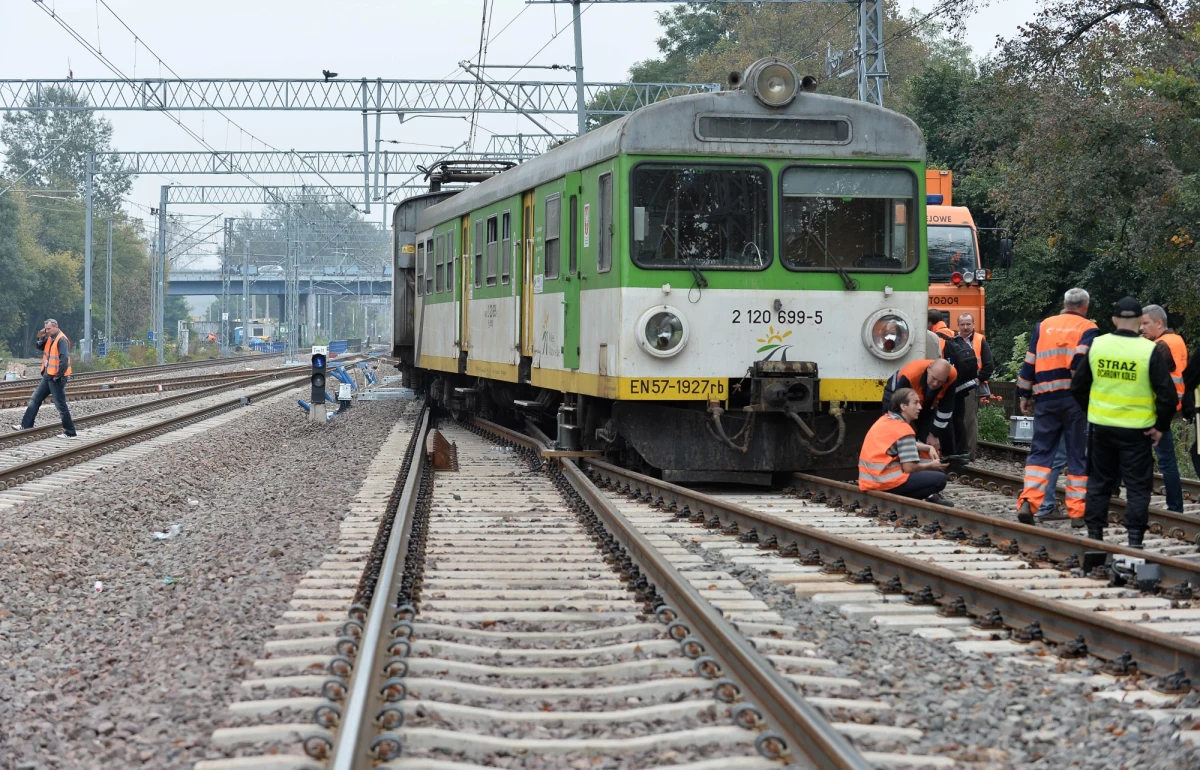 Pociąg relacji Warszawa-Skierniewice wykoleił się tuż przed stacją w Pruszkowie. Nikomu nic się nie stało, ale ruch na trasie podmiejskiej Warszawa Włochy - Grodzisk Mazowiecki jest wstrzymany. 