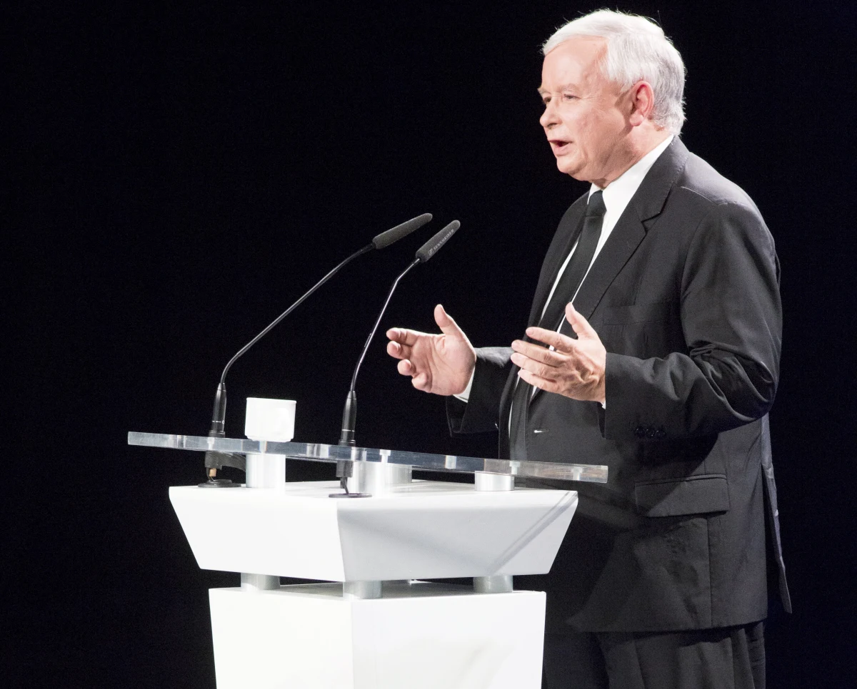 Przy wyborze nowego rządu ostentacyjnie odrzucono zasadę merytorycznego doboru kadr - ocenił w Łodzi na konwencie samorządowym PiS prezes tej partii Jarosław Kaczyński. Jego zdaniem nowy rząd będzie chciał wywołać wielką awanturę.  