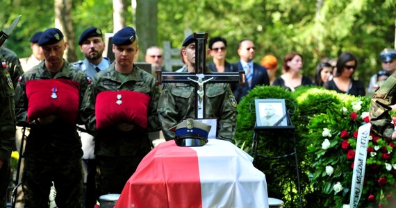 Na szczecińskim Cmentarzu Centralnym pochowano starszego chorążego Rafała Celebudzkiego, który zginął w Afganistanie. W ostatniej drodze towarzyszyła mu rodzina, przedstawiciele władz wojskowych i żołnierze, z którymi służył.