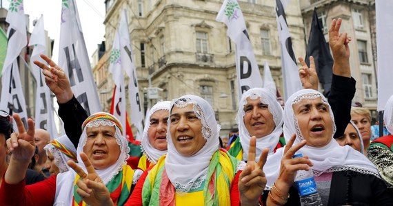 Mimo uwolnienia tureckich więźniów z rąk Państwa Islamskiego, Turcja raczej nie włączy się militarnie do walki z dżihadystami w Iraku i Syrii – ocenia w rozmowie z RMF FM ekspert Polskiego Instytutu Spraw Międzynarodowych. Wcześniej rząd w Ankarze, m.in. właśnie ze względu na zakładników nie chciał angażować się w konflikt na Bliskim Wschodzie.  