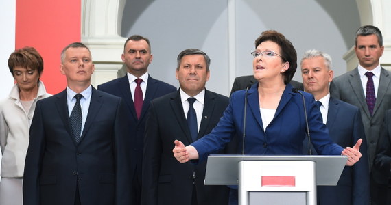 Prezydent Bronisław Komorowski powoła w poniedziałek rząd Ewy Kopacz. 1 października nowa szefowa rządu wygłosi w Sejmie expose i zwróci się o wotum zaufania. 